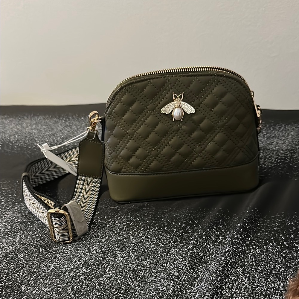 Le Bag Quilted Crossbody with Bee Accent – Olive Green
